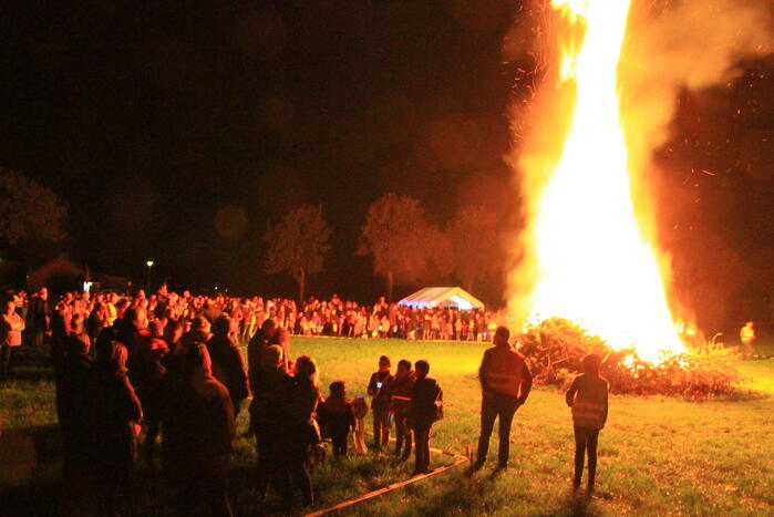 Veel toeschouwers bij Sint Maarten vuur