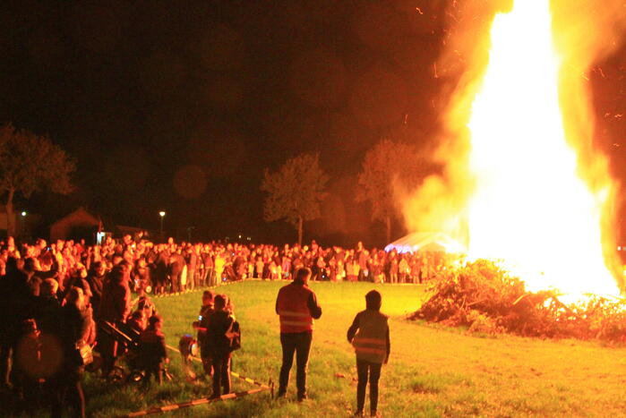 Veel toeschouwers bij Sint Maarten vuur