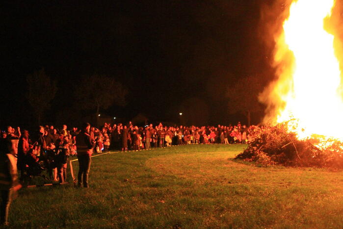 Veel toeschouwers bij Sint Maarten vuur