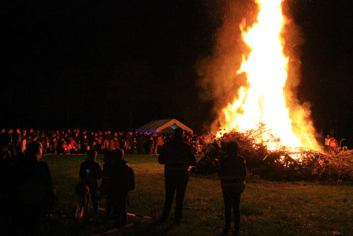 Veel toeschouwers bij Sint Maarten vuur