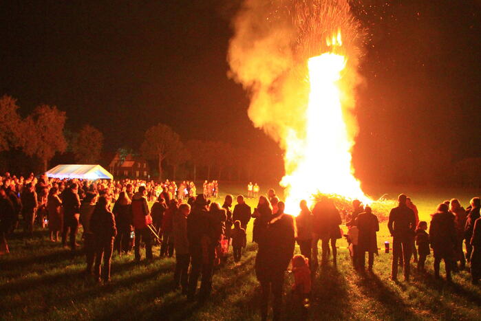 Veel toeschouwers bij Sint Maarten vuur