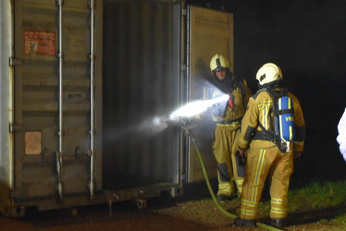 Brand in grote container snel geblust
