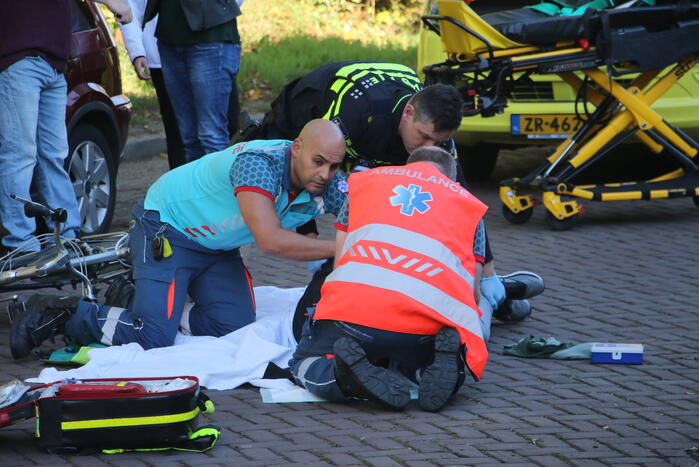 Fietser zwaargewond bij aanrijding