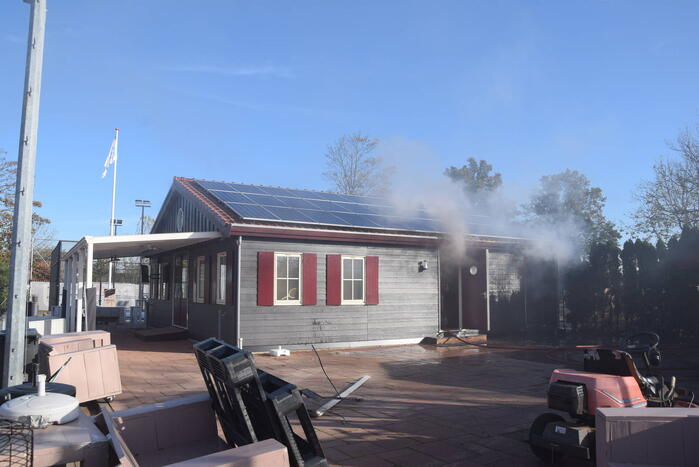 Uitslaande brand in clubgebouw tennisvereniging