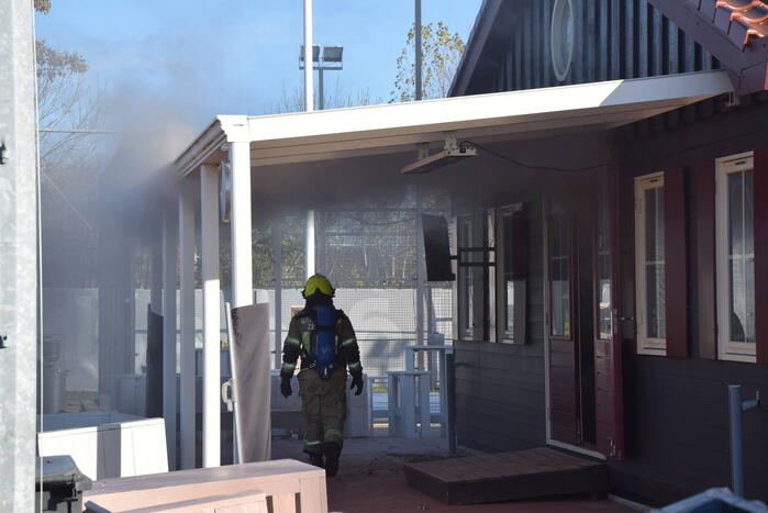Uitslaande brand in clubgebouw tennisvereniging