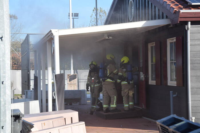 Uitslaande brand in clubgebouw tennisvereniging