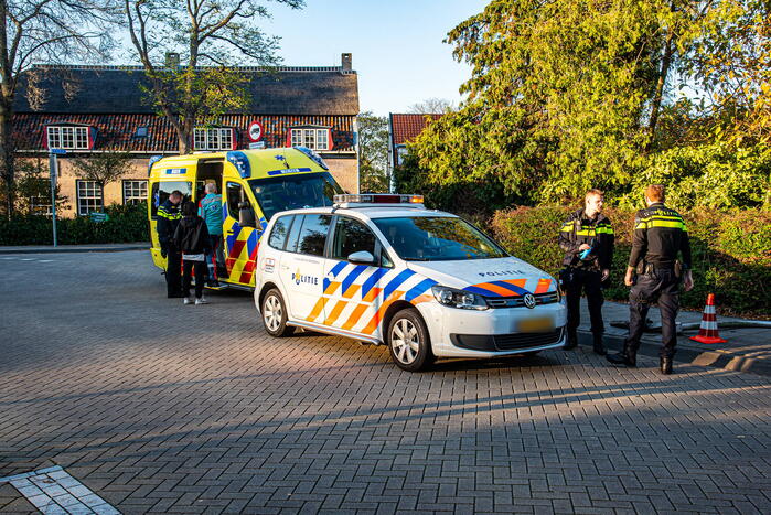 Dronken automobilist rijdt lantaarnpaal uit de grond
