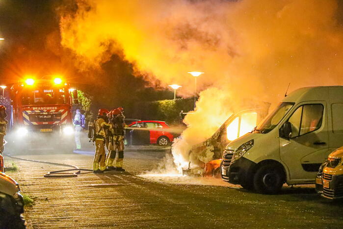 Bakwagen volledig uitgebrand