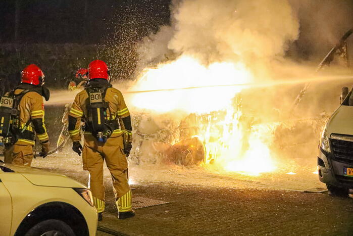 Bakwagen volledig uitgebrand