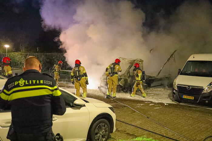 Bakwagen volledig uitgebrand