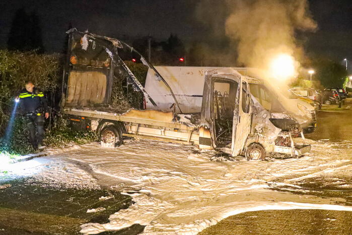 Bakwagen volledig uitgebrand
