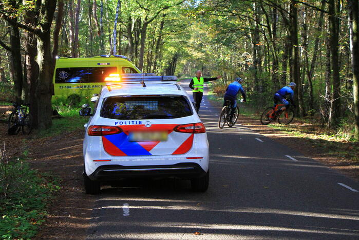 Meerdere mountainbikers ten val in bos, één zwaargewond