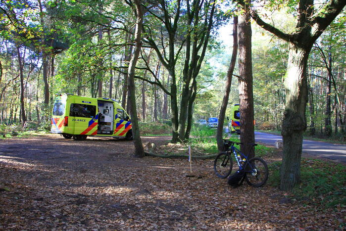 Meerdere mountainbikers ten val in bos, één zwaargewond