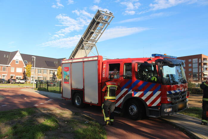 Brandweer bevrijdt vastzittende jongen