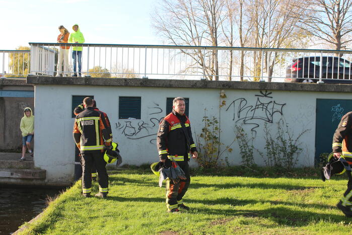 Brandweer bevrijdt vastzittende jongen