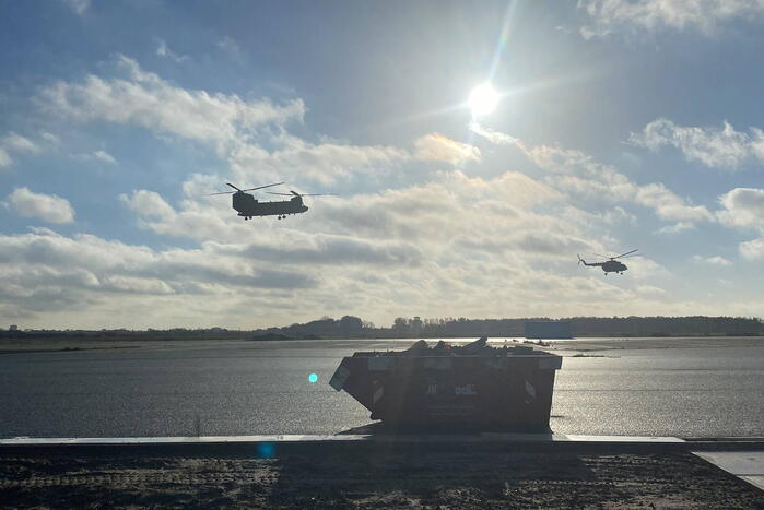 Militaire oefening op vliegbasis Valkenburg