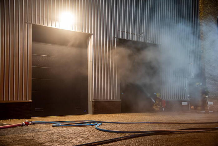 Flinke rookontwikkeling bij brand in bedrijfspand