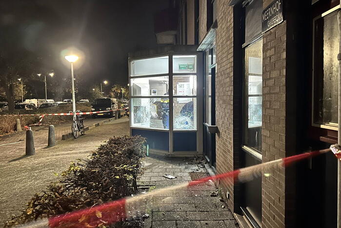 Portiek van wooncomplex vernield door explosief