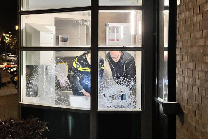 Portiek van wooncomplex vernield door explosief