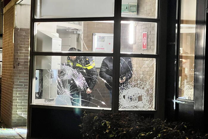 Portiek van wooncomplex vernield door explosief