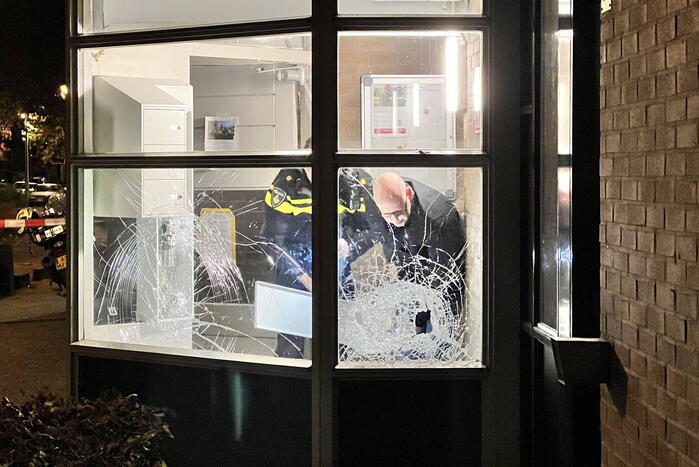 Portiek van wooncomplex vernield door explosief