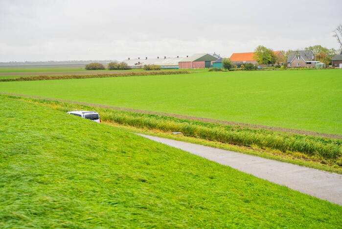 Automobilist belandt met auto in de sloot