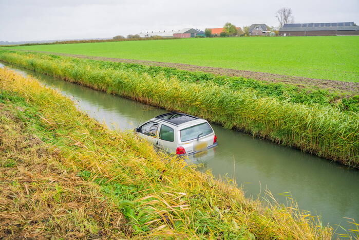 Automobilist belandt met auto in de sloot