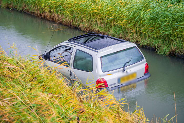 Automobilist belandt met auto in de sloot