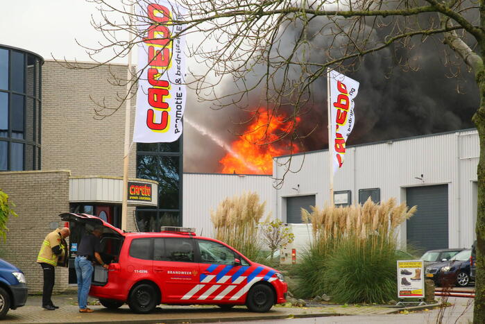 Zeer grote brand in loods