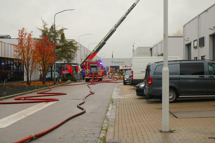 Zeer grote brand in loods