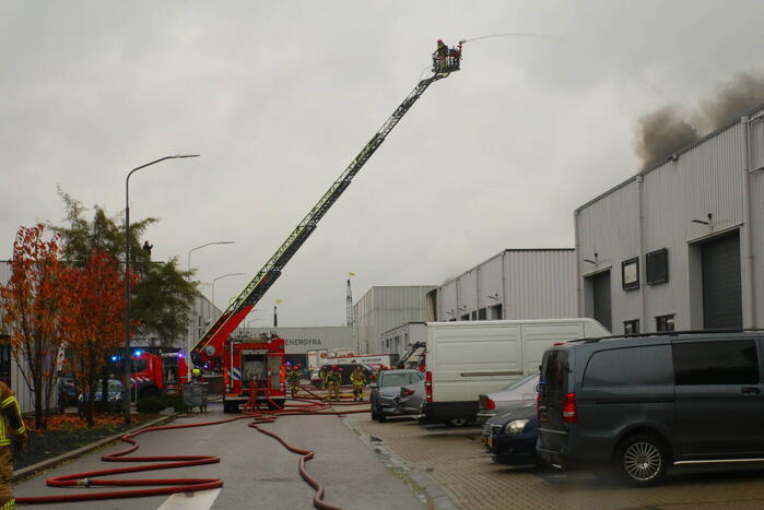 Zeer grote brand in loods