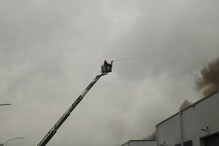 Zeer grote brand in loods