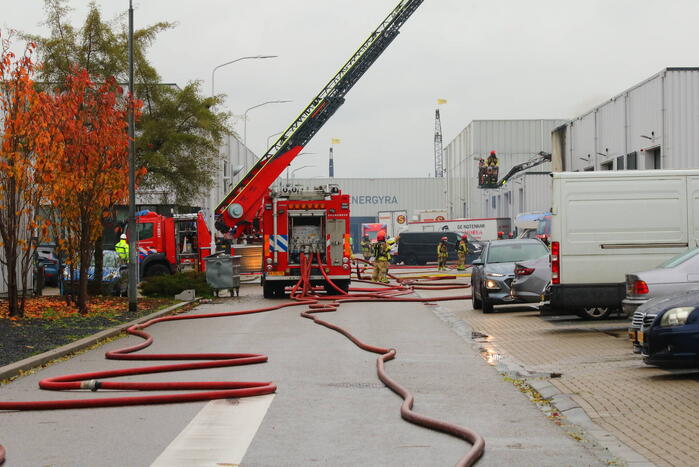 Zeer grote brand in loods