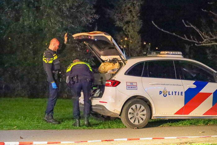Persoon te water bij Albert Heijn supermarkt