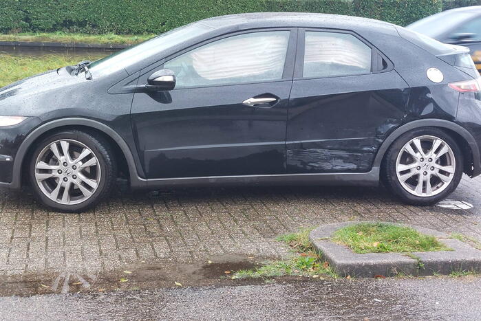 Schade bij aanrijding tussen twee auto's