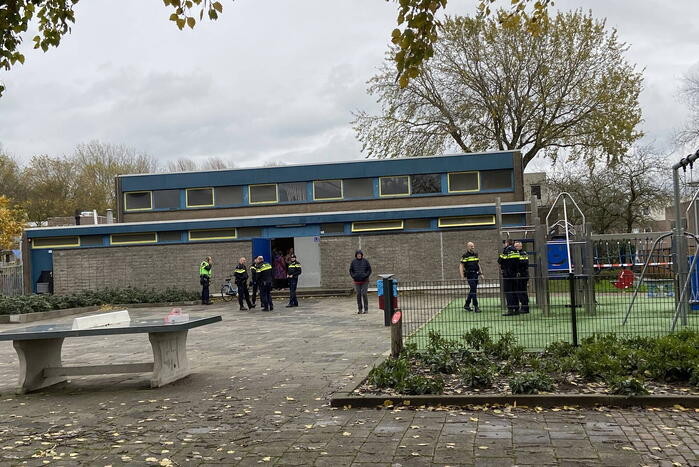 Brandweer doet onderzoek naar vreemde lucht bij Stedelijk Dalton Lyceum