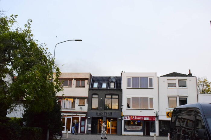 Brand in bijgebouw achter fietsenwinkel