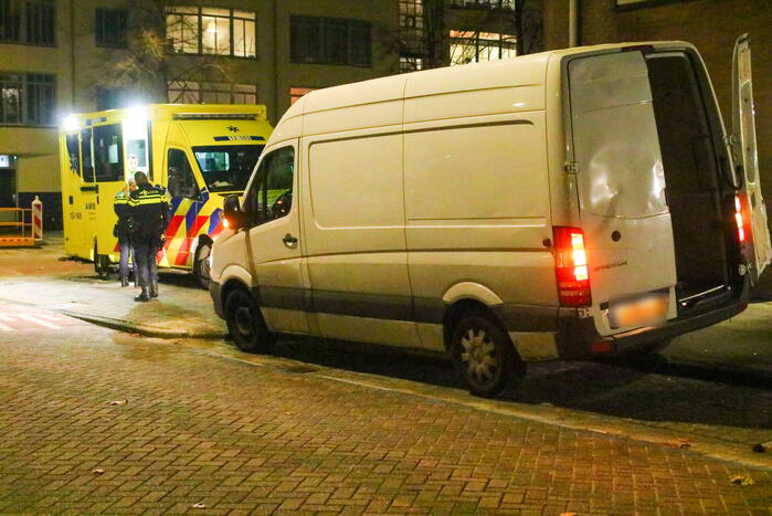 Pakketbezorger in woonwijk overvallen