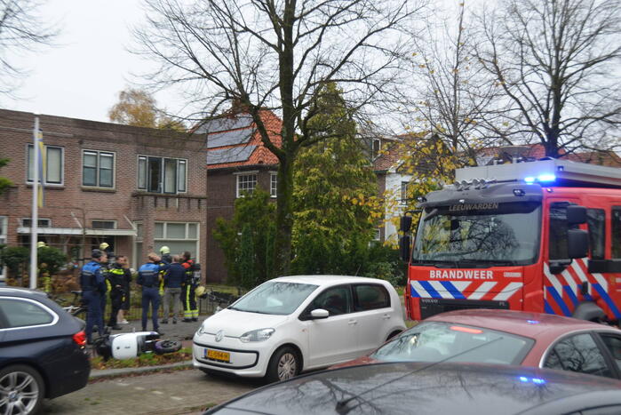 Prullenbak vat vlam in woning