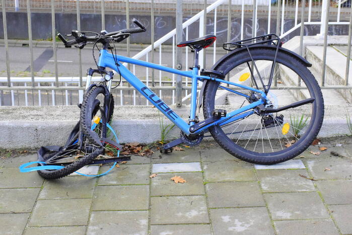 Fietsertje aangereden door auto