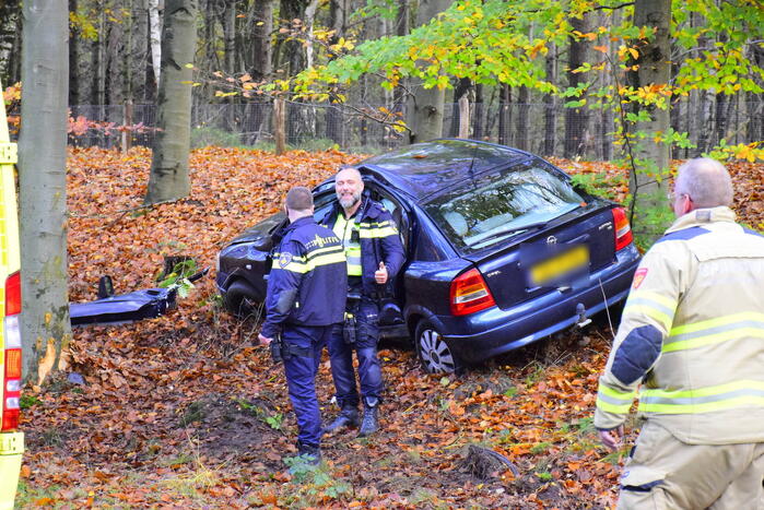 Brandweer bevrijdt automobilist na aanrijding
