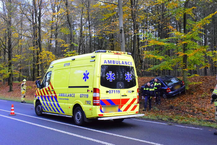 Brandweer bevrijdt automobilist na aanrijding