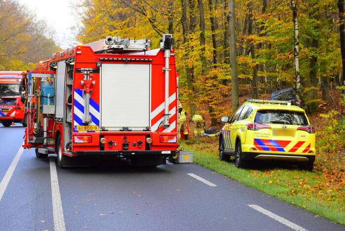 Brandweer bevrijdt automobilist na aanrijding