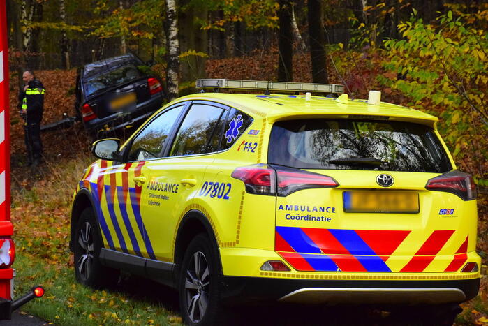 Brandweer bevrijdt automobilist na aanrijding