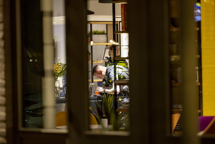 Man met mes overvalt hotel