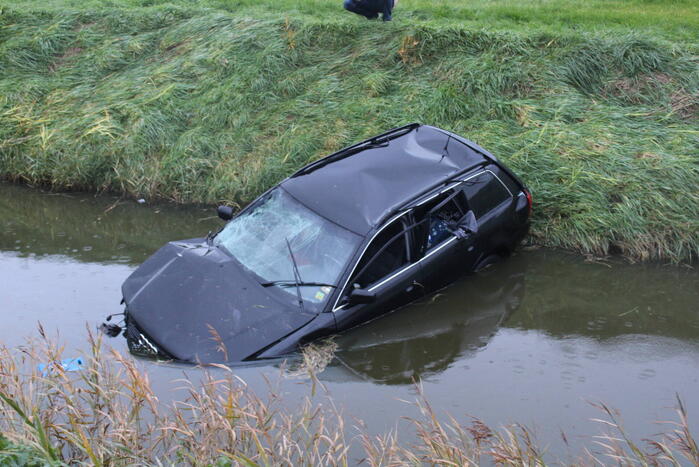Bestuurder gewond na te water raken met voertuig