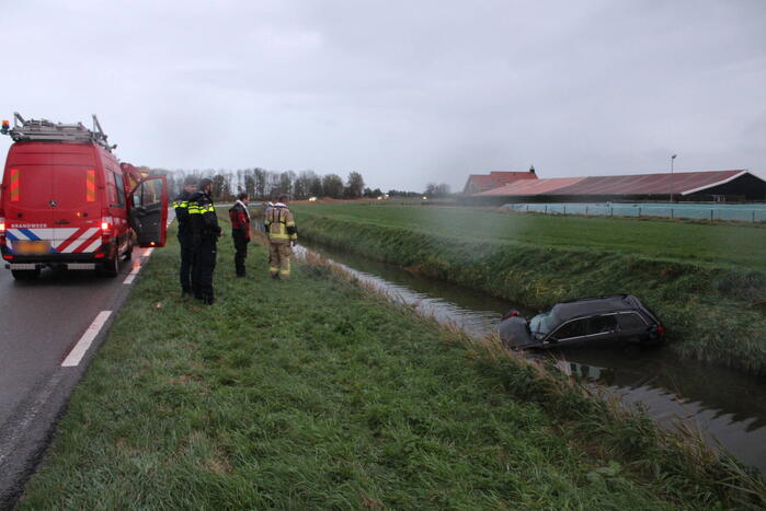 Bestuurder gewond na te water raken met voertuig