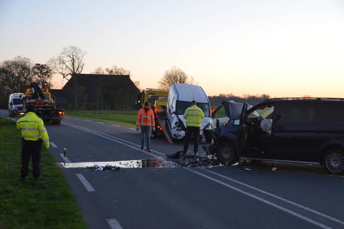 Drie gewonden bij frontale botsing