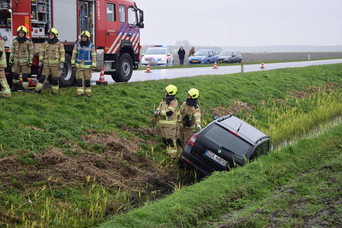 Dronken bestuurder belandt in sloot