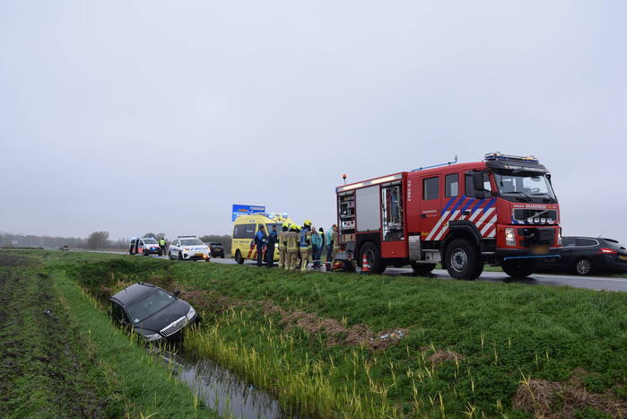 Dronken bestuurder belandt in sloot
